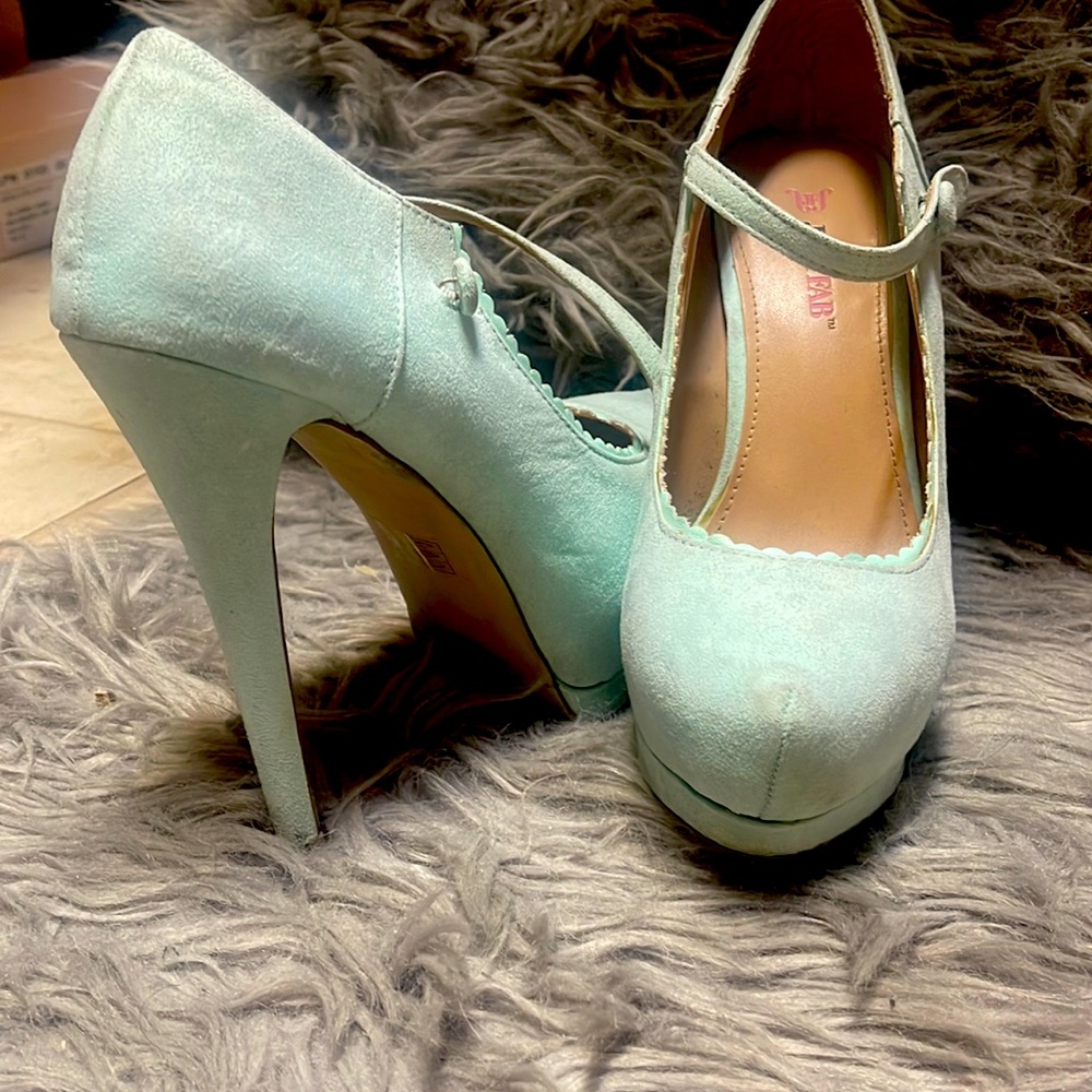 Mint heels